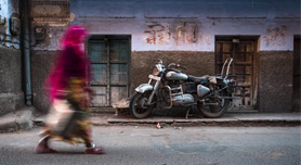 Reisfoto bewerken; Enfield motor in India