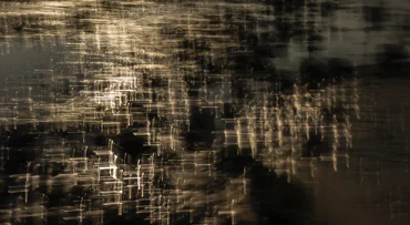 Schittering in water